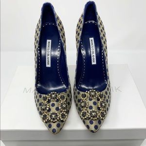 ✅SOLD✅Brand new Manolo Blahnik Hangisi size 7